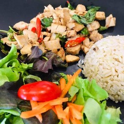 ข้าวกล้องกะเพราไก่