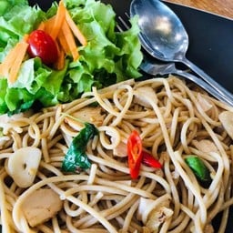 สปาเก็ตตี้โฮลวีทผัดกะเพราไก่