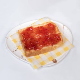 ขนมปังปิ้ง แยมสตรอว์เบอร์รี (Toast with Strawberry Jam)