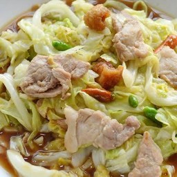 ผัดกะหล่ำปลี ราดข้าว