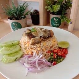 ข้าวผัดปลาสลิด