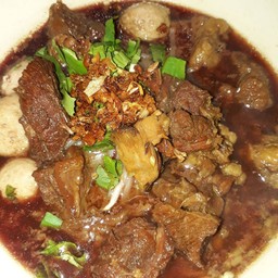 ร้านก๋วยเตี๋ยวเนื้อตุ๋นเจ๊ดา