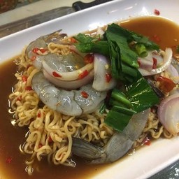 ยำมาม่ากุ้งสด ปลาร้า