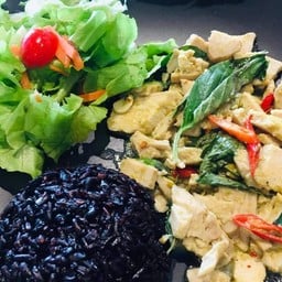 ข้าวไรซ์เบอรี่เขียวหวานไก่ผัดนมสด