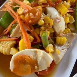 ยำข้าวโพดหมูยอ ไข่เค็ม