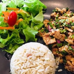 ข้าวกล้องลาบไก่