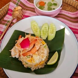 ปิ่นโต Cafe & Eatery