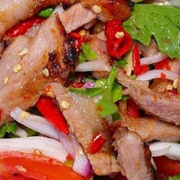 ยำคอหมูย่าง