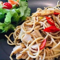 สปาเก็ตตี้โฮลวีทผัดพริกสดไก่