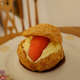 ชูว์ครีมสตรอว์เบอร์รี่