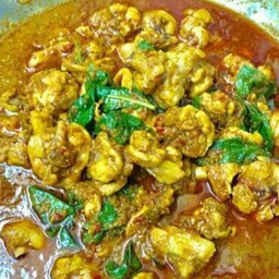 ผัดเผ็ดไก่บ้านใส่ใบยี่หร่า(เป็นกับข้าว)ไม่มีกระดูก