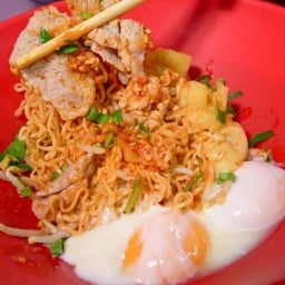 โกบู้รสซิ่ง ก๋วยเตี๋ยวหมูต้มยำ ใข่ลวก สาขา 1 นวมินทร์8 , เสรีไทย 7