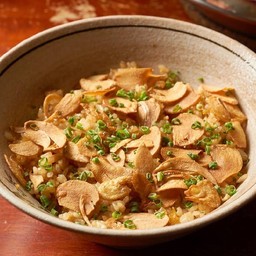 ข้าวผัดไข่กระเทียมกรอบ