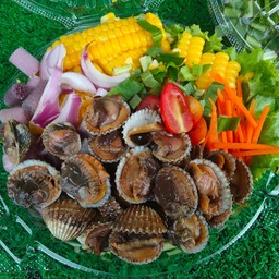 ยำมะม่วงข้าวโพดหอยแครง