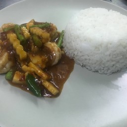 ผัดแกงป่ากุ้งราดข้าว