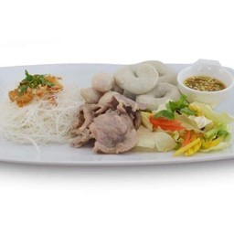 ก๋วยเตี๋ยวยำ+ลูกชิ้นปลา