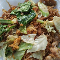 เส้นหมี่ ผัดซีอิ้วหมู