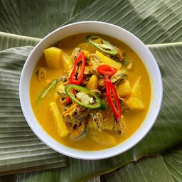 แกงคั่วส้มหอยแมงภู่สับปะรด