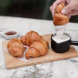 Milky Way Croissant Set