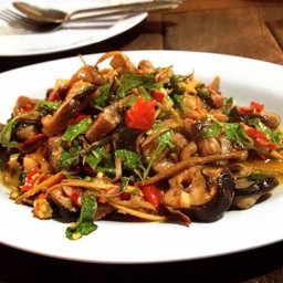 ผัดเผ็ดปลาไหล ราดข้าว