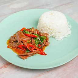 เนื้อผัดใบโหระพาราดข้าว