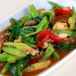 ผัดคะน้าปลากระป๋องราดข้าว