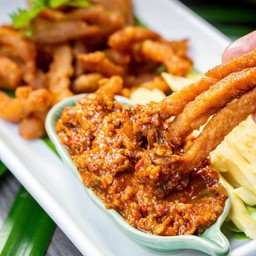 หมูทอดปลาร้า (แจ่วบ่อง + ผักลวก)