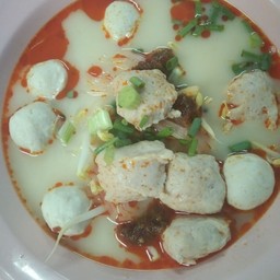 ก๋วยเตี๋ยวต้มยำหมูเด้ง