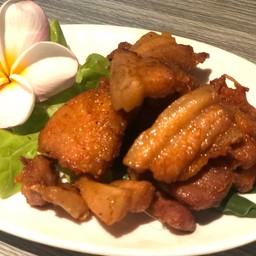 สามชั้นทอดน้ำปลา