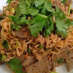 ลาบมาม่า