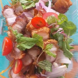 ยำแซ่บ by  เจ๊แต