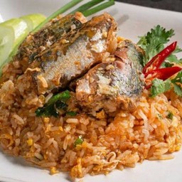 ข้าวผัดปลากระป๋อง