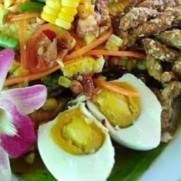 ตำข้าวโพดไข่เค็มปลากรอบ