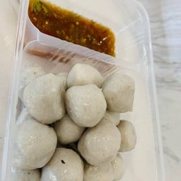 ลูกชิ้นลวกจิ้มน้ำจิ้มซีฟู้ดรสจัด