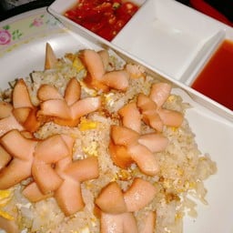 ข้าวผัดไส้กรอก