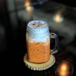 ชานมเย็น ใส่แก้วไม่แยกน้ำแข็ง