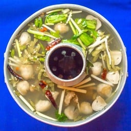 ต้มยำไก่บ้านใบมะขามอ่อน