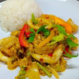 ข้าวราดผัดผงกะหรี่