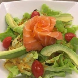 สลัดแซลมอนอโวคาโด