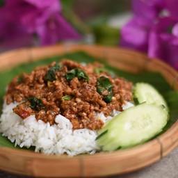 กะเพราไก่สับราดข้าวสวยหอมมะลิ size-S