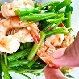 ผัดผักบุ้งไฟแดง (กุ้ง)