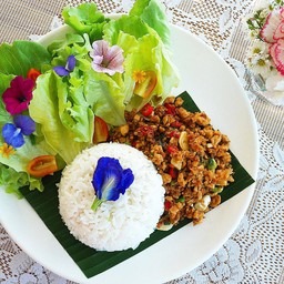 ข้าวราดคั่วพริกเกลือ