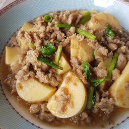 ข้าวราดผัดเต้าหู้หมูสับ