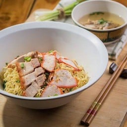 บะหมี่เกี๊ยวกุ้งหมูแดงหมูกรอบ - แห้ง