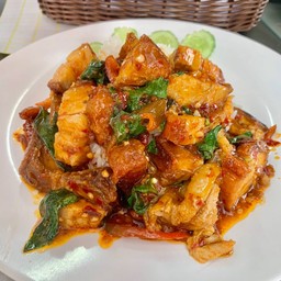 ข้าวหน้าไก่ผัดพริกเผา