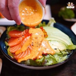 แซลมอนอโวคาโดซอสไข่กุ้ง