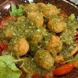 ยำไก่แซ่บ