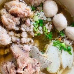 ก๋วยเตี๋ยวหมูเด้ง