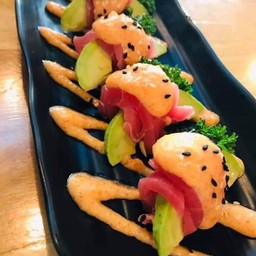 สลัดแซลมอนซอสไข่กุ้ง