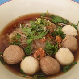 ก๋วยเตี๋ยวลูกชิ้นล้วน